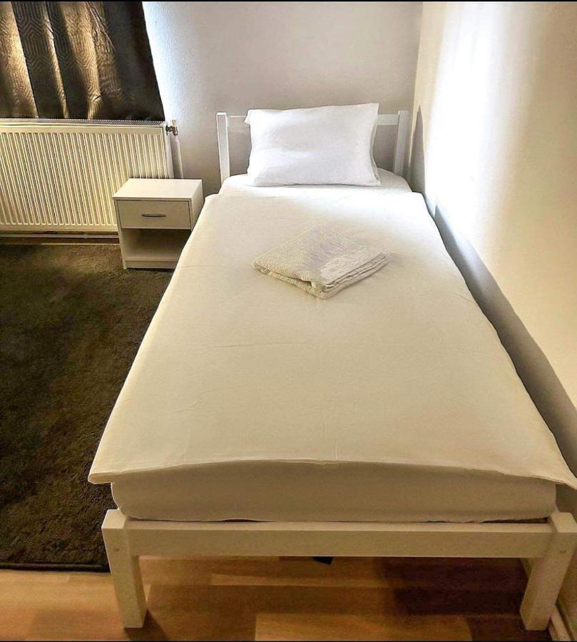 Adelin Einzelzimmer Hostel Wenen Buitenkant foto